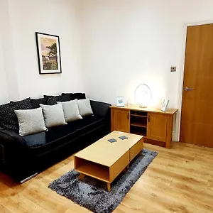Apartment Superb 2 Beds 2 Baths New W/ Garden+patio, Bournemouth