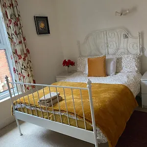 Homestay Charminster, Bournemouth