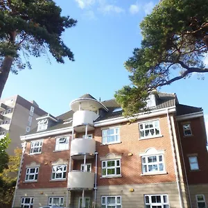 Apartment Walking Distance To , Close To Town Center, Bournemouth
