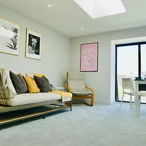 Apartment Stunning Sea View Near The Beach, & Poole, Bournemouth